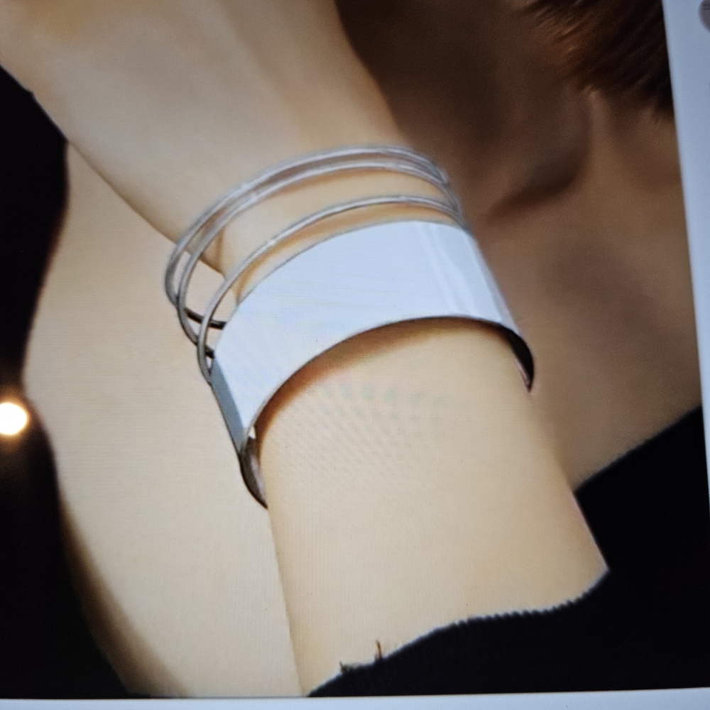 Chic Silver Bangle Bracelet
